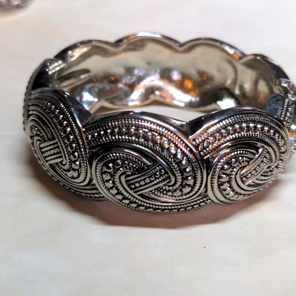 Silver tone hinged bangle